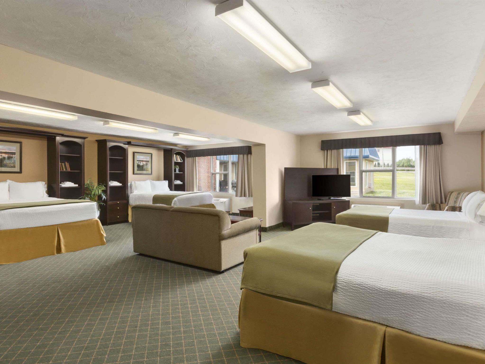 Days Inn & Suites By Wyndham Moncton Esterno foto