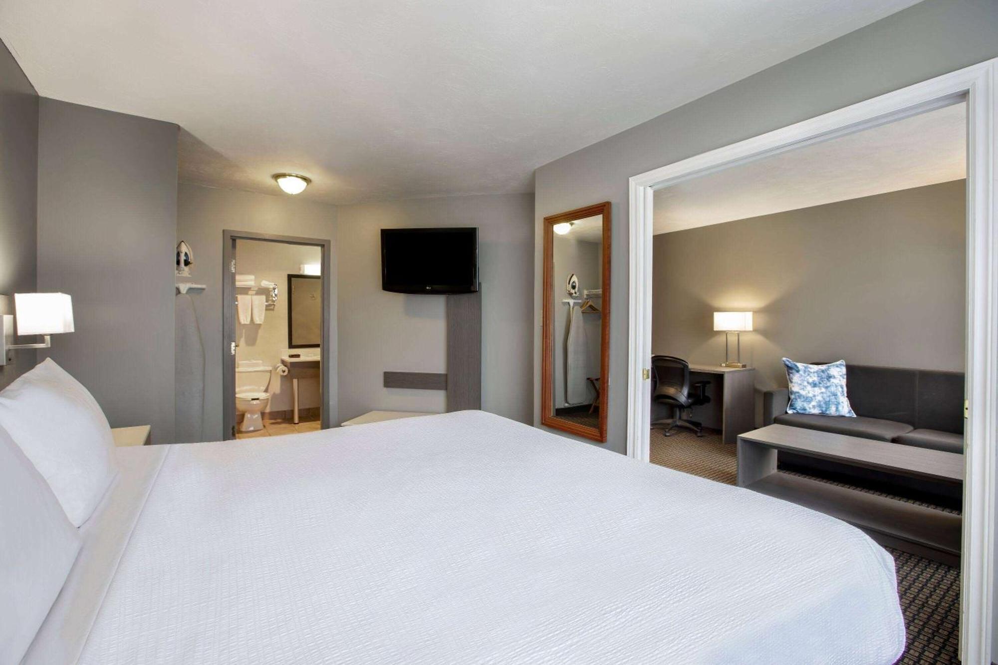 Days Inn & Suites By Wyndham Moncton Esterno foto